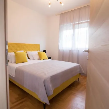 July Τρέμπινιε