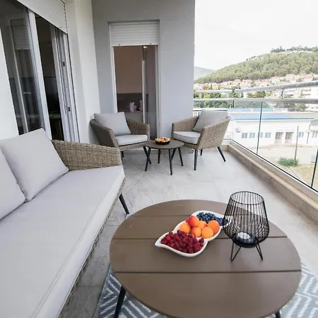 July Διαμέρισμα *